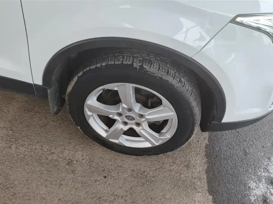 Bestune X80 2013 2.0L MT Luxury
