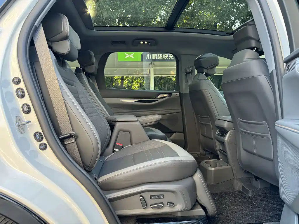 Ford Edge — миниатюра 10