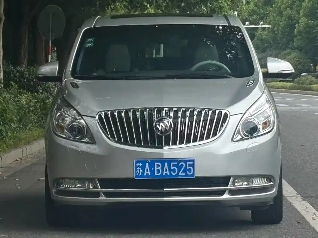 Buick GL8 — миниатюра 2