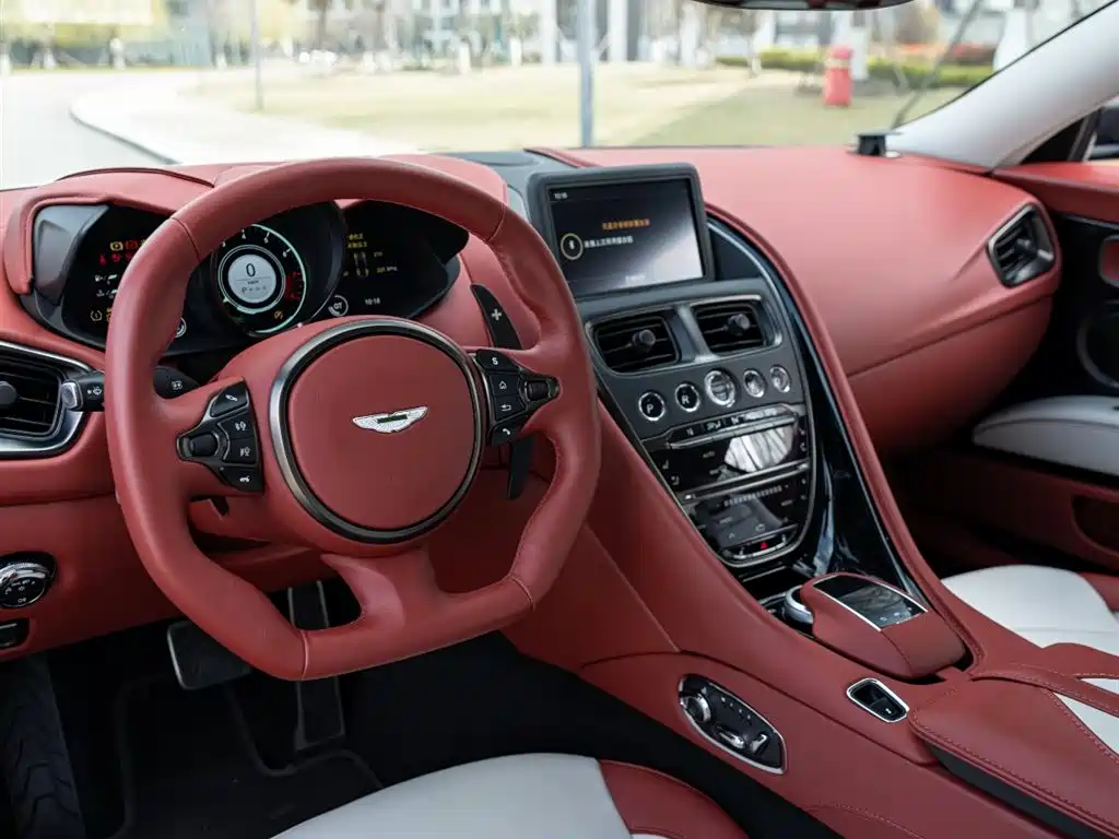 Aston Martin DBS — миниатюра 9