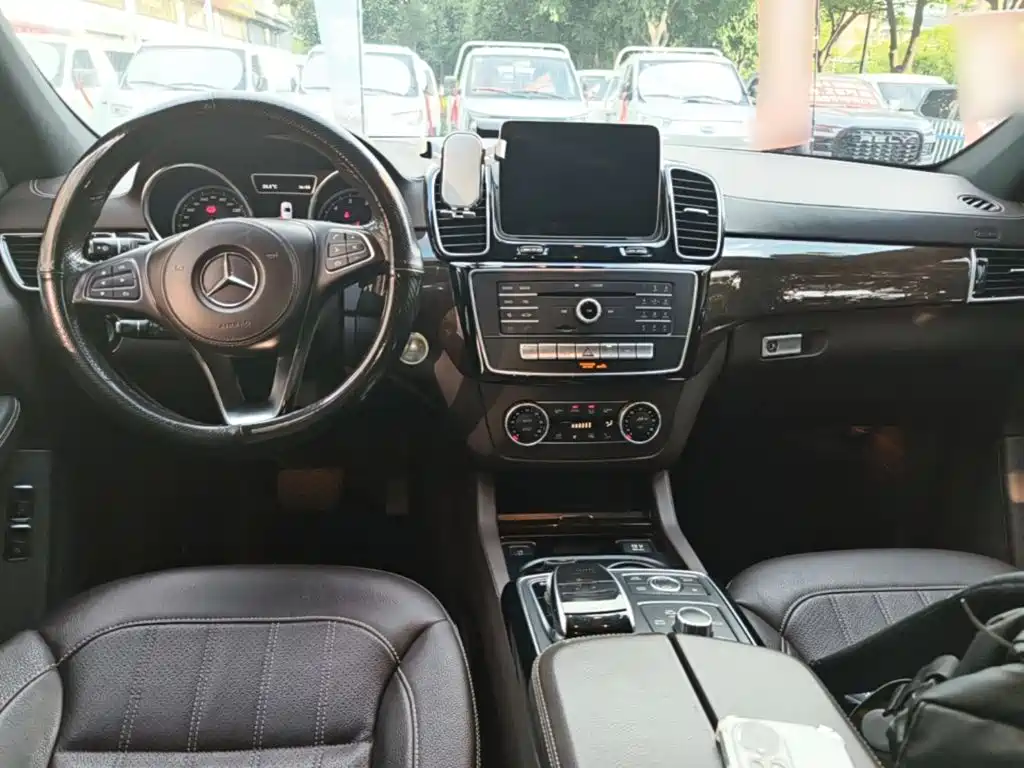 Mercedes-Benz GLS — миниатюра 10