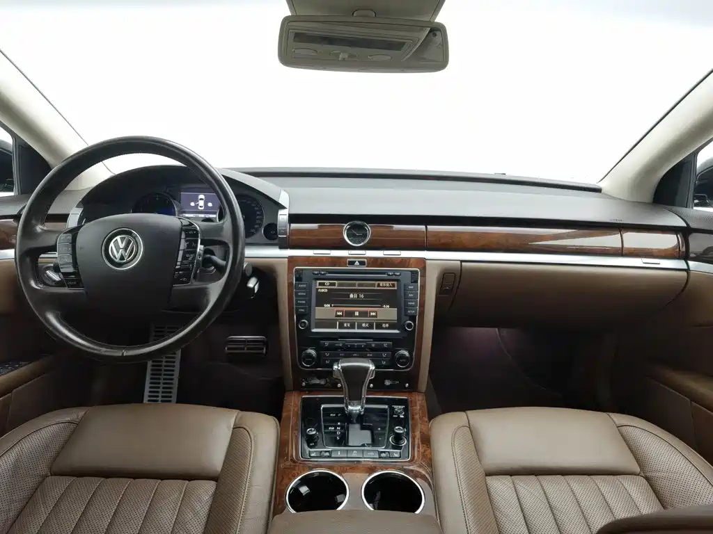 Volkswagen Phaeton — миниатюра 5