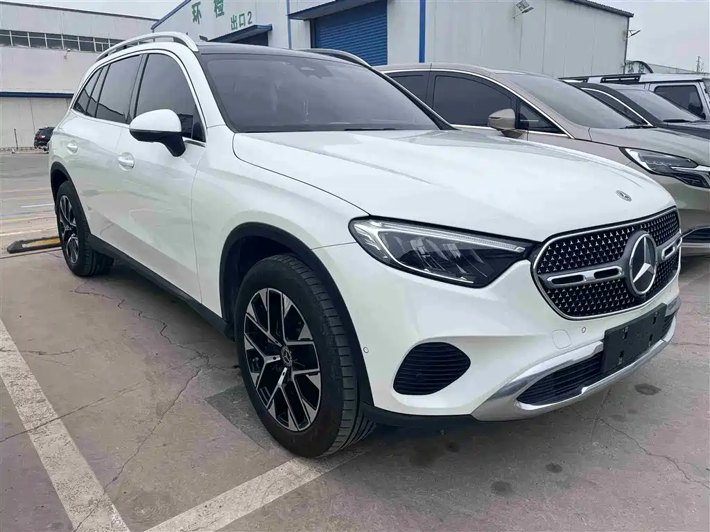 MERCEDES-BENZ GLC