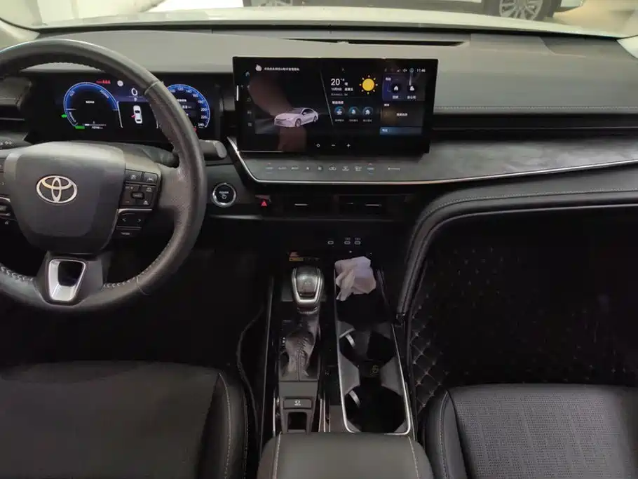 Toyota Camry — миниатюра 12