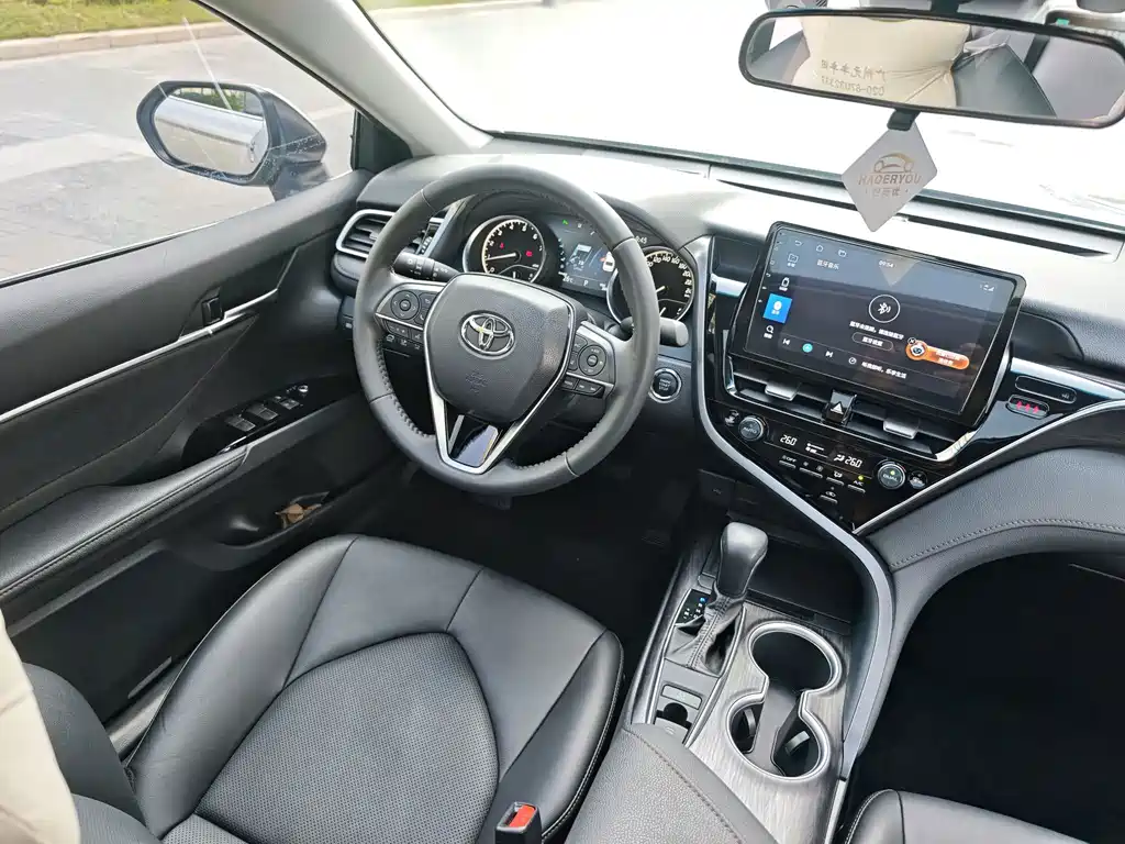 Toyota Camry — миниатюра 10