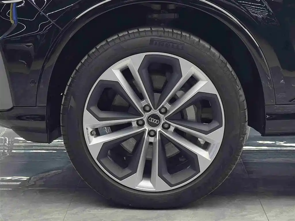 Audi Q7 2023 55 TFSI quattro S line Sport