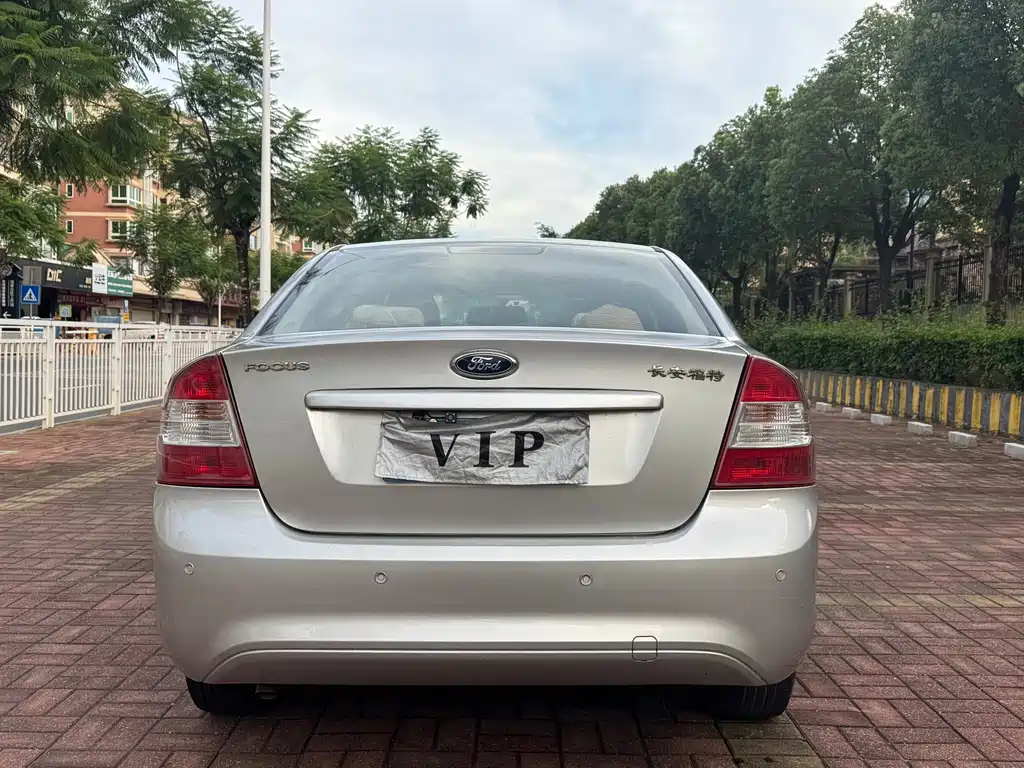 Ford Focus 2013 1.8L MT