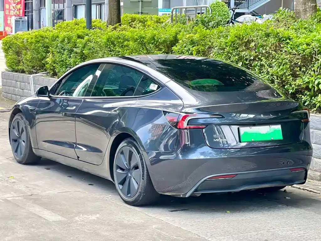 Tesla Model 3 — миниатюра 8
