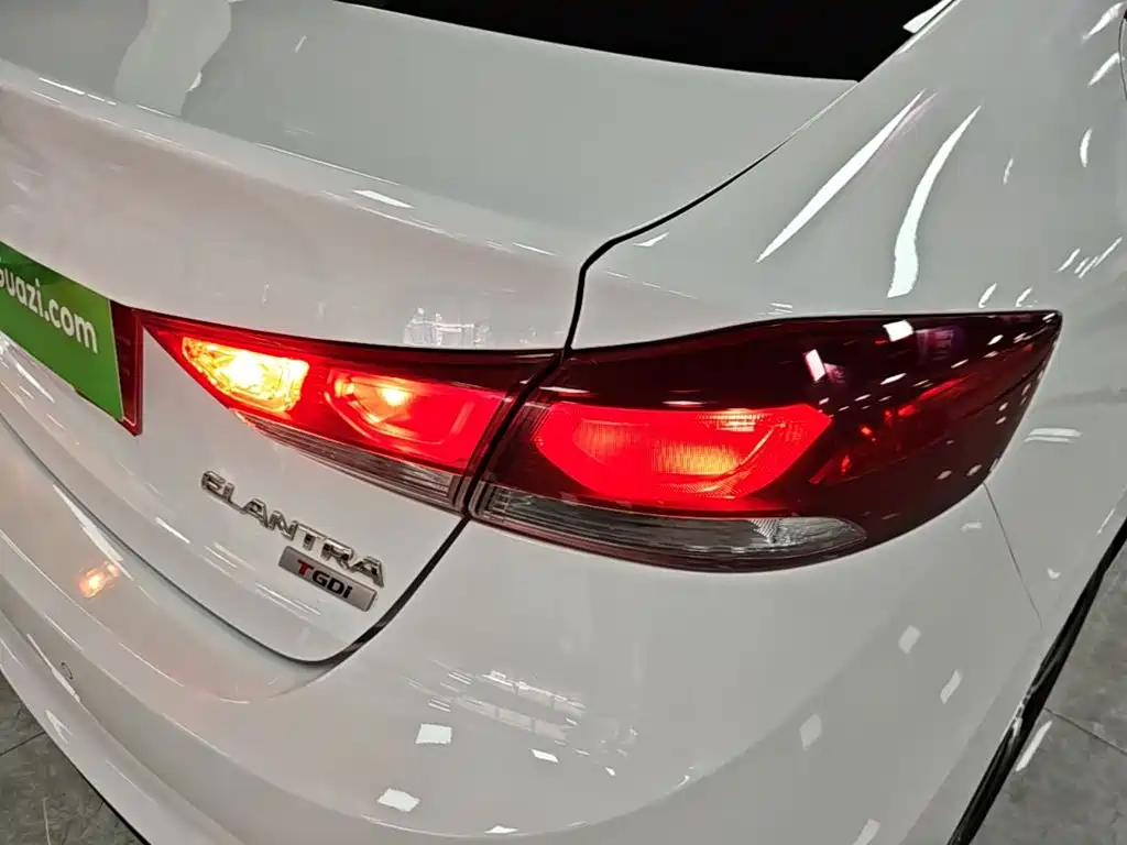 Hyundai Elantra — миниатюра 8