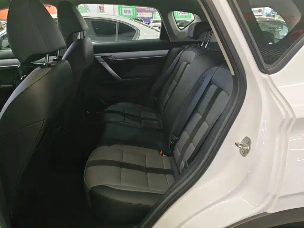 Geely Binyue — миниатюра 17