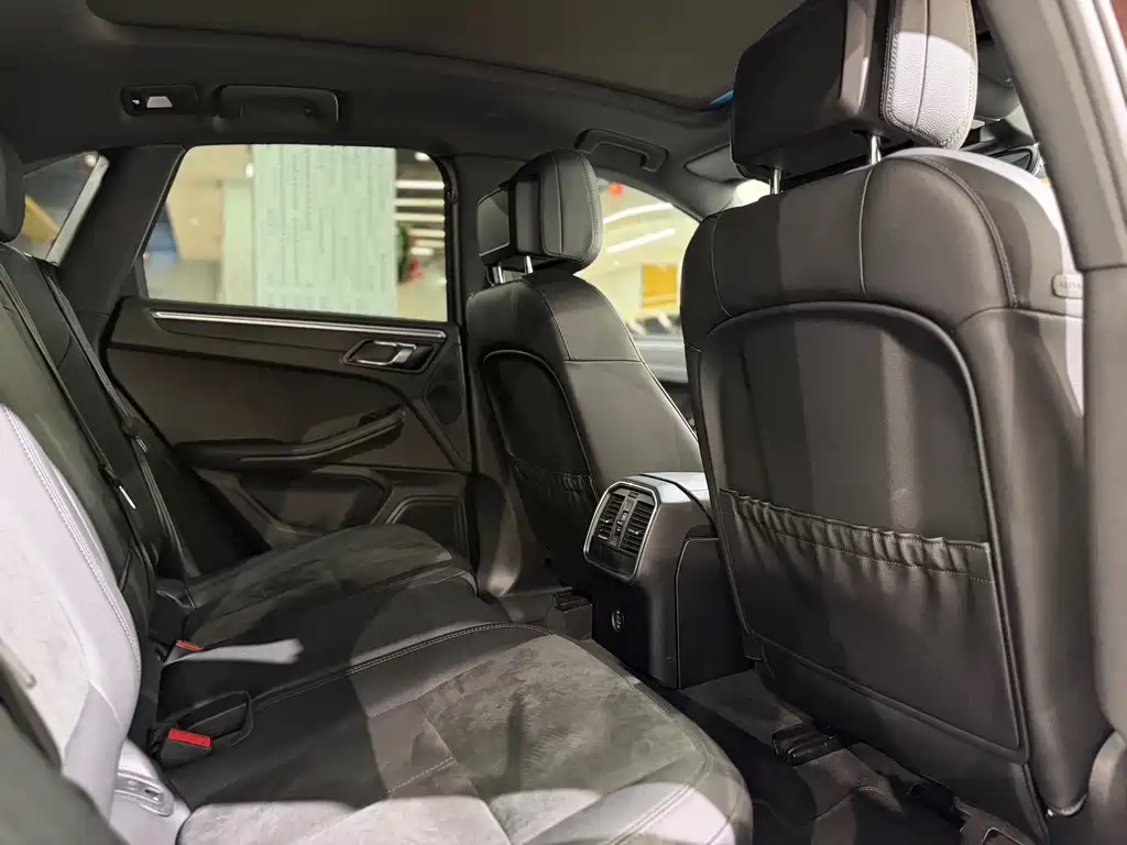 Porsche Macan — миниатюра 12