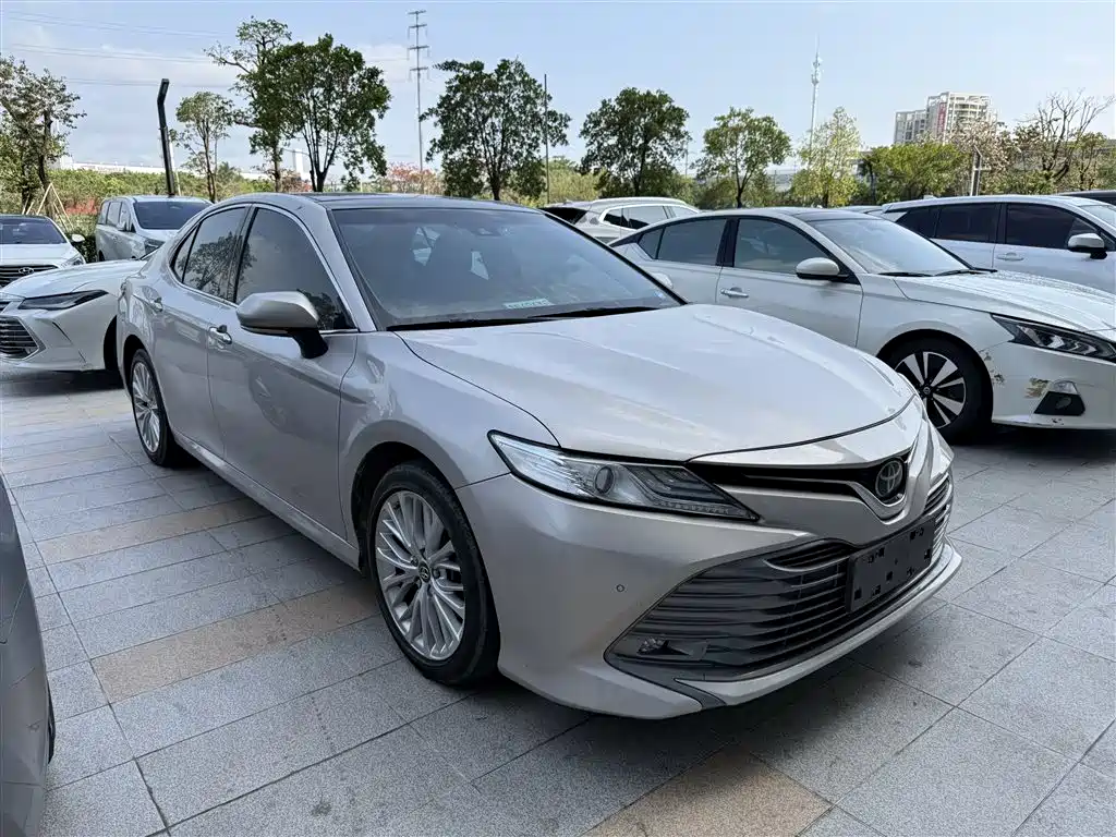 TOYOTA CAMRY