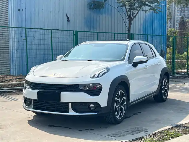 2019 Lynk & Co 02