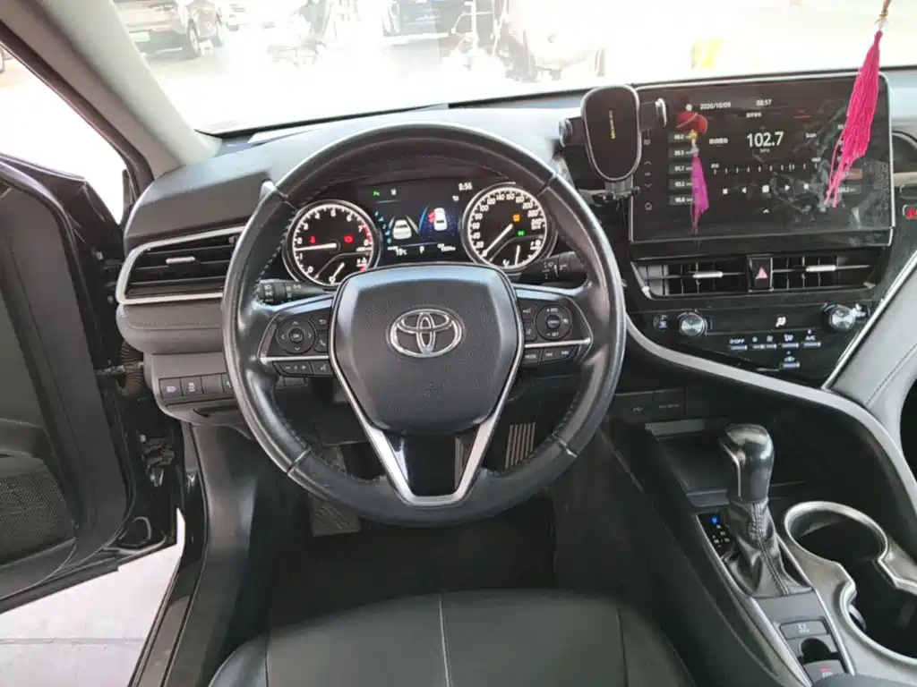 Toyota Camry — миниатюра 11