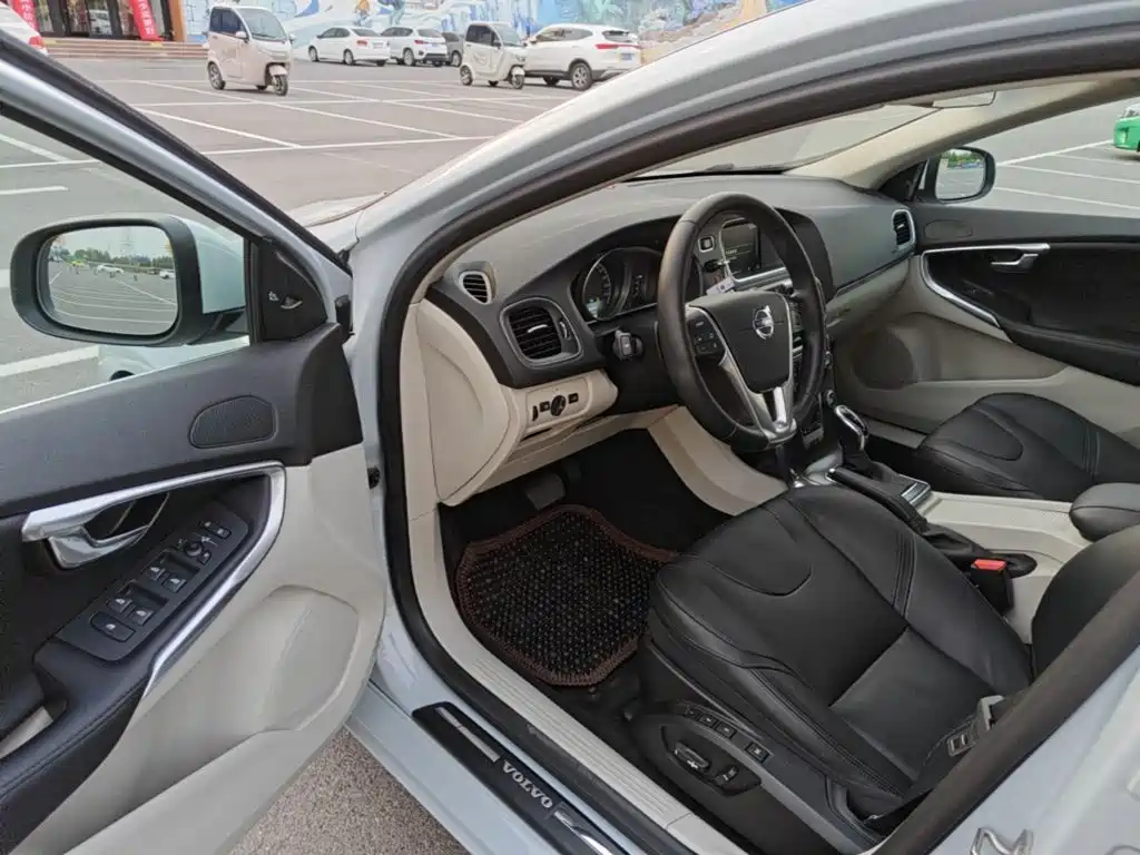 Volvo V40 — миниатюра 12