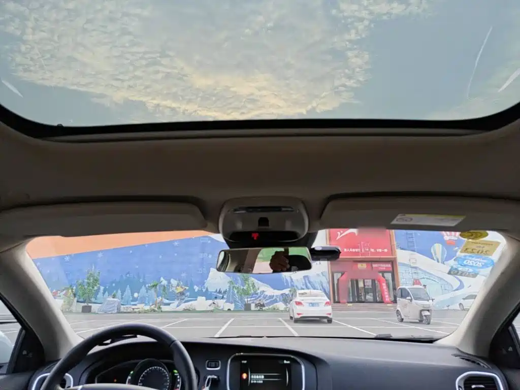 Volvo V40 — миниатюра 14