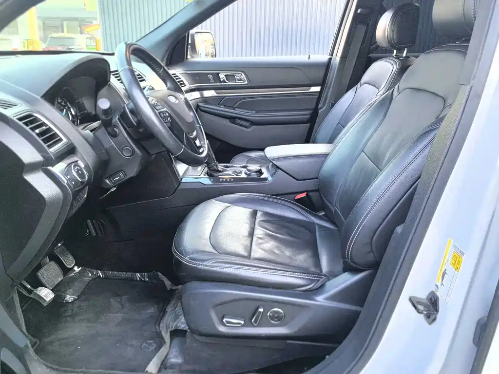 Ford Explorer (Import) — миниатюра 15