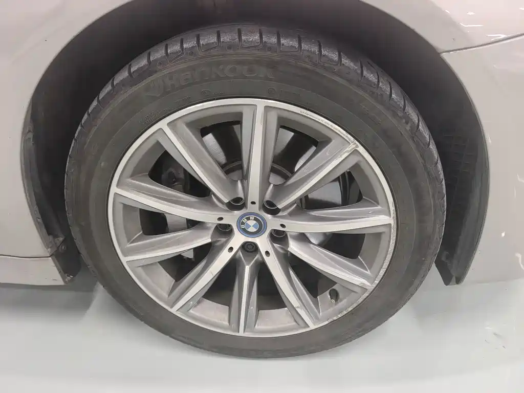 BMW 5 Series New Energy — миниатюра 5