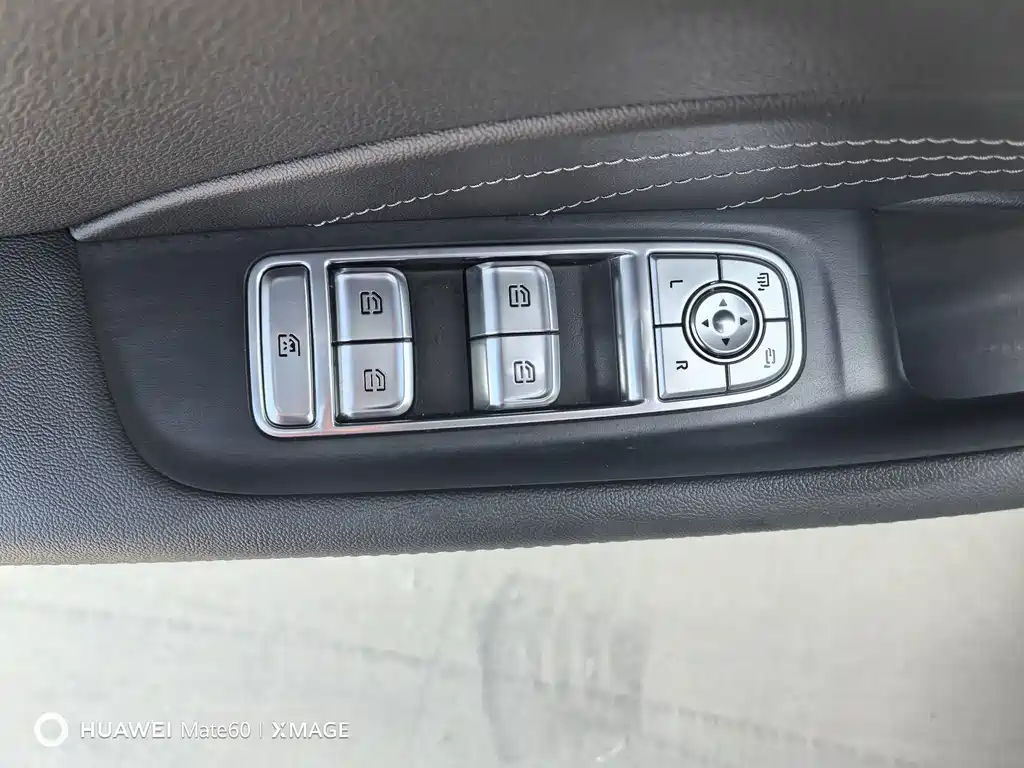 Hongqi Hongqi H5 — миниатюра 12