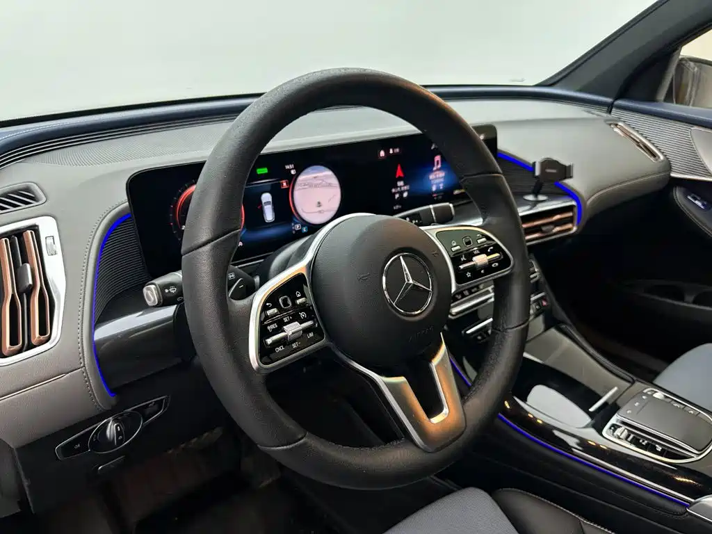 Mercedes-Benz EQC — миниатюра 10