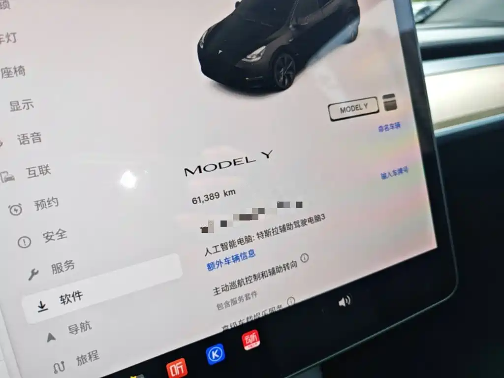 Tesla Model Y — миниатюра 12
