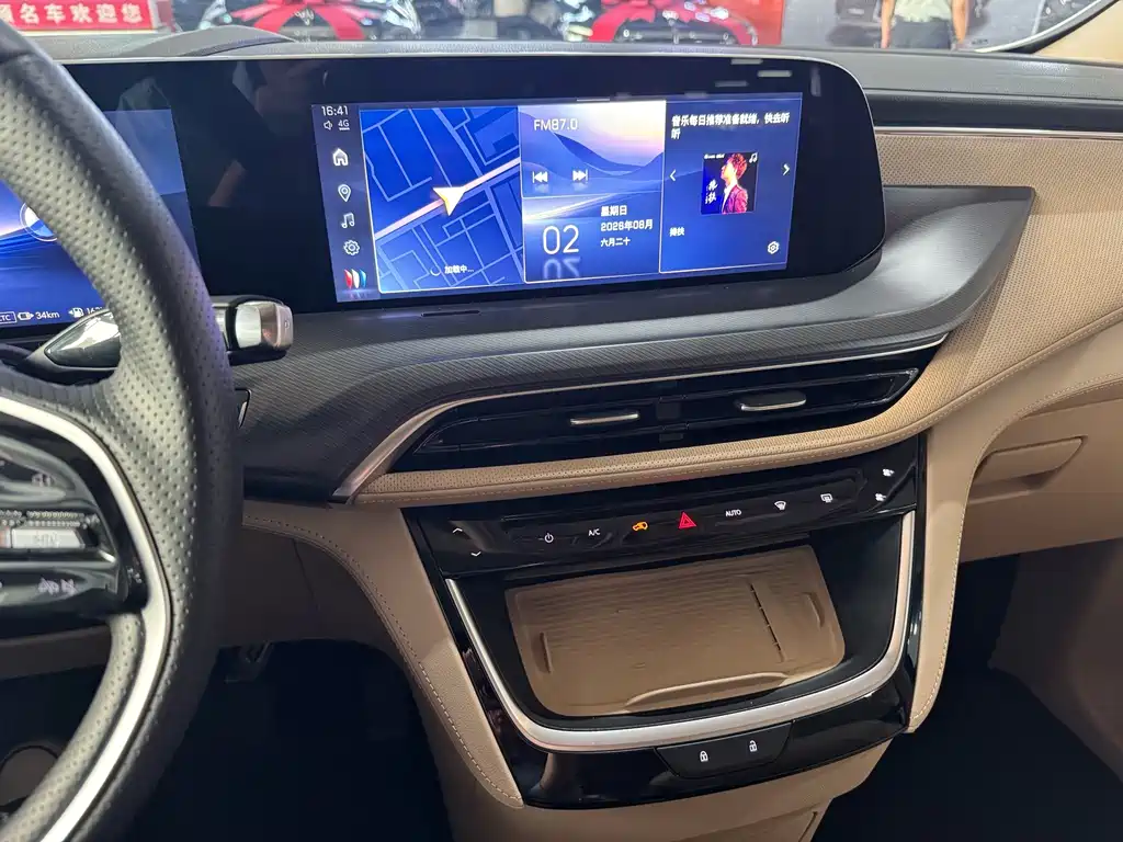 Buick GL8 Hybrid — миниатюра 12
