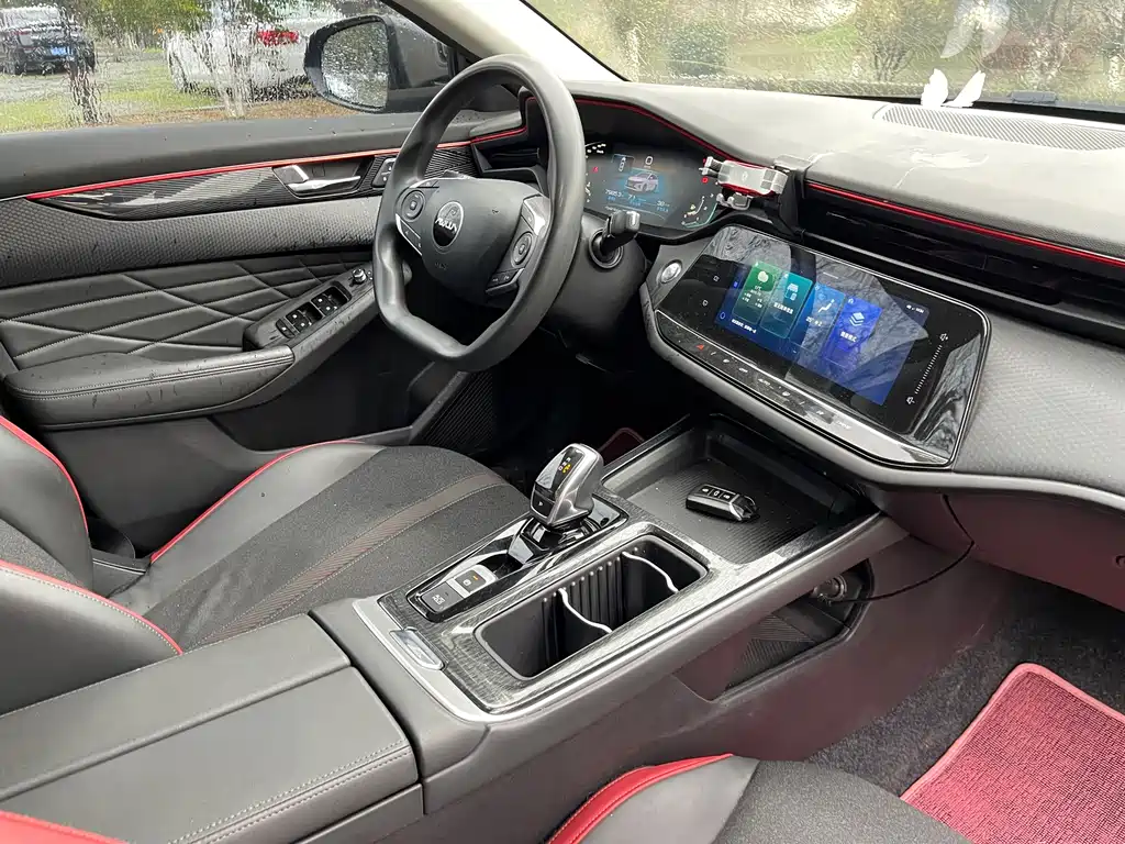 DONGFENG YI HYUN MAX