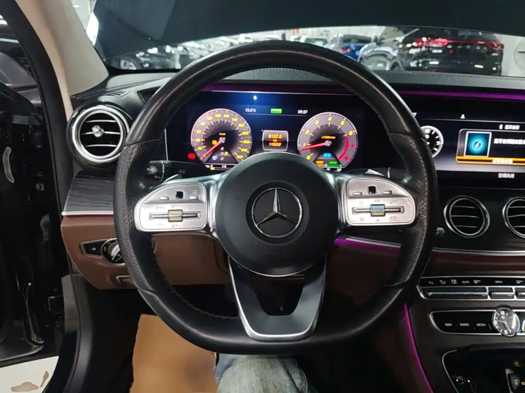Mercedes-Benz E-Class — миниатюра 11
