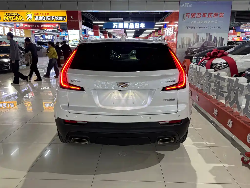 CADILLAC XT4