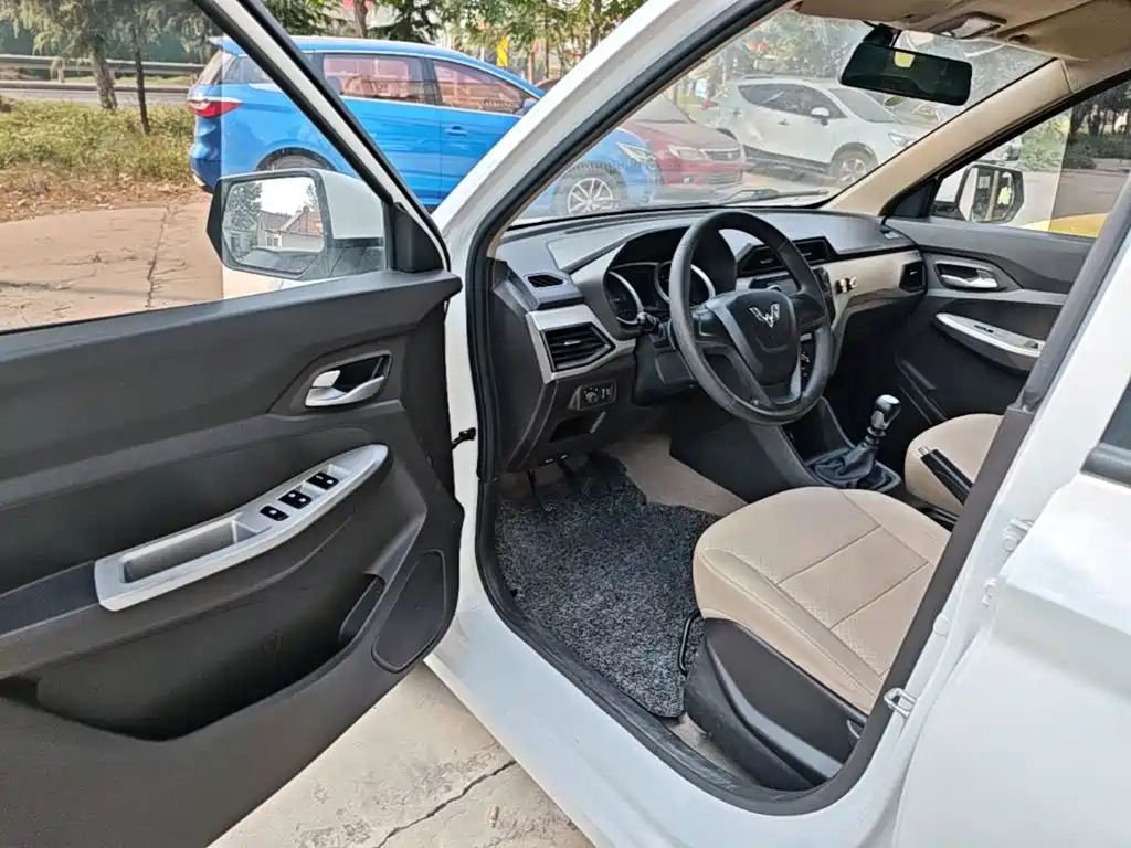 Wuling Hongguang — миниатюра 16