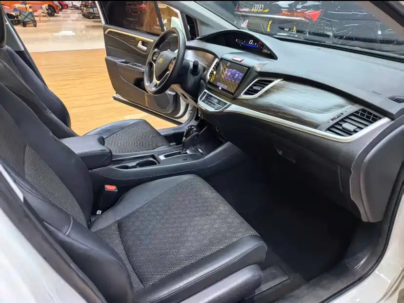 Honda Jade — миниатюра 5