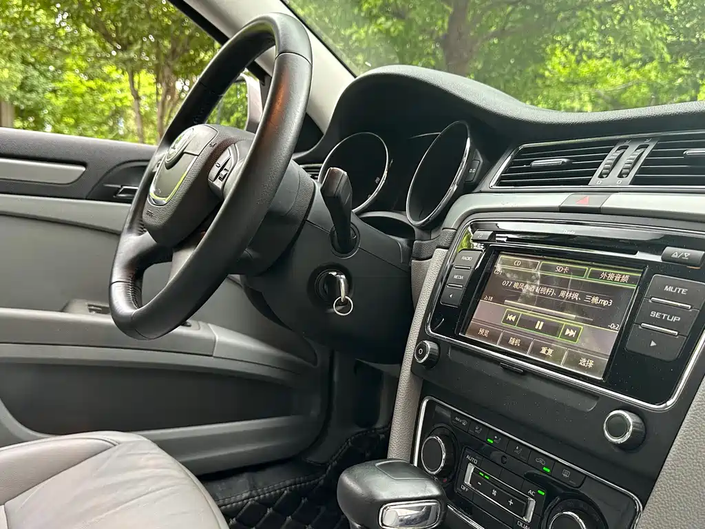 Skoda Superb — миниатюра 7