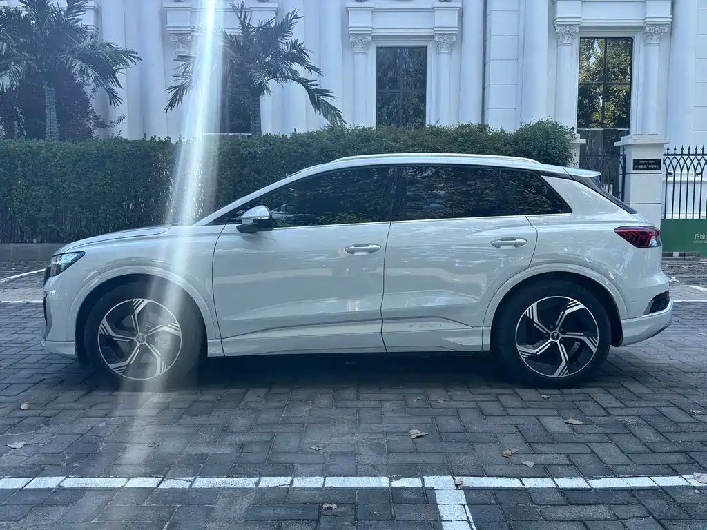Audi Q4 e-tron — миниатюра 8