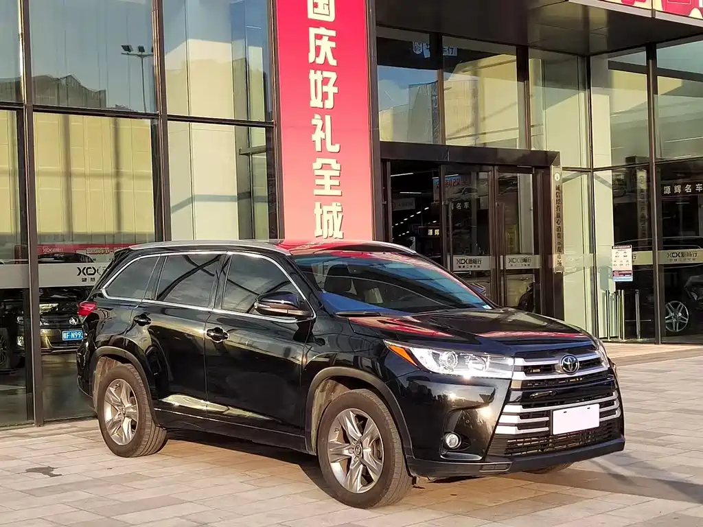 Toyota Highlander 2021 2.0T Luxury 7 мест