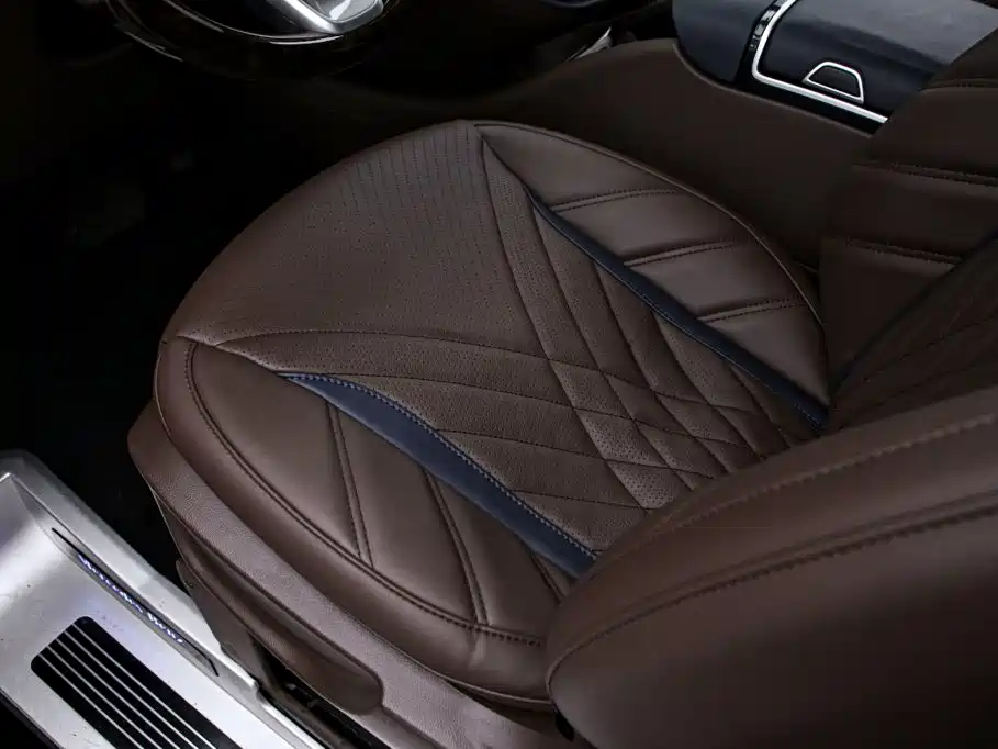 Mercedes-Benz V-Class (Import) — миниатюра 16