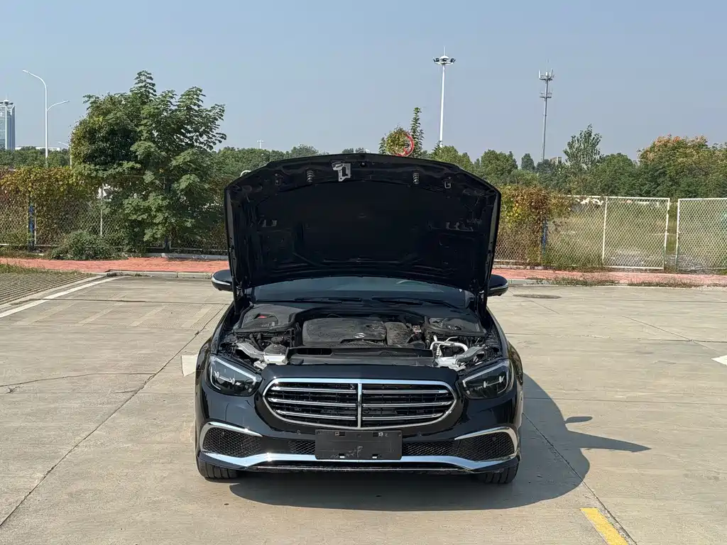 Mercedes-Benz E-Class — миниатюра 6
