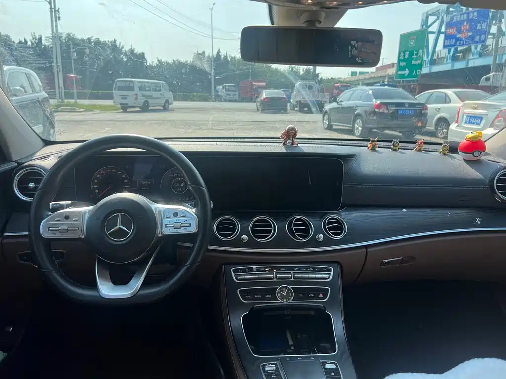 Mercedes-Benz E-Class — миниатюра 6