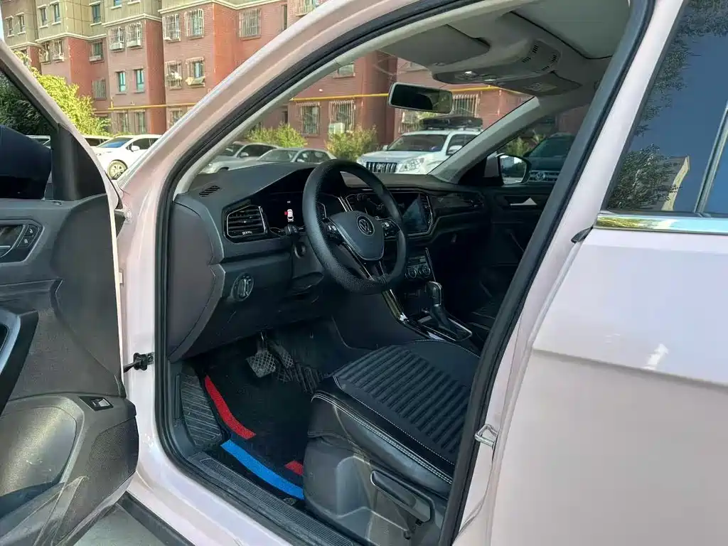 VOLKSWAGEN T ROC EXPLORING SONGS