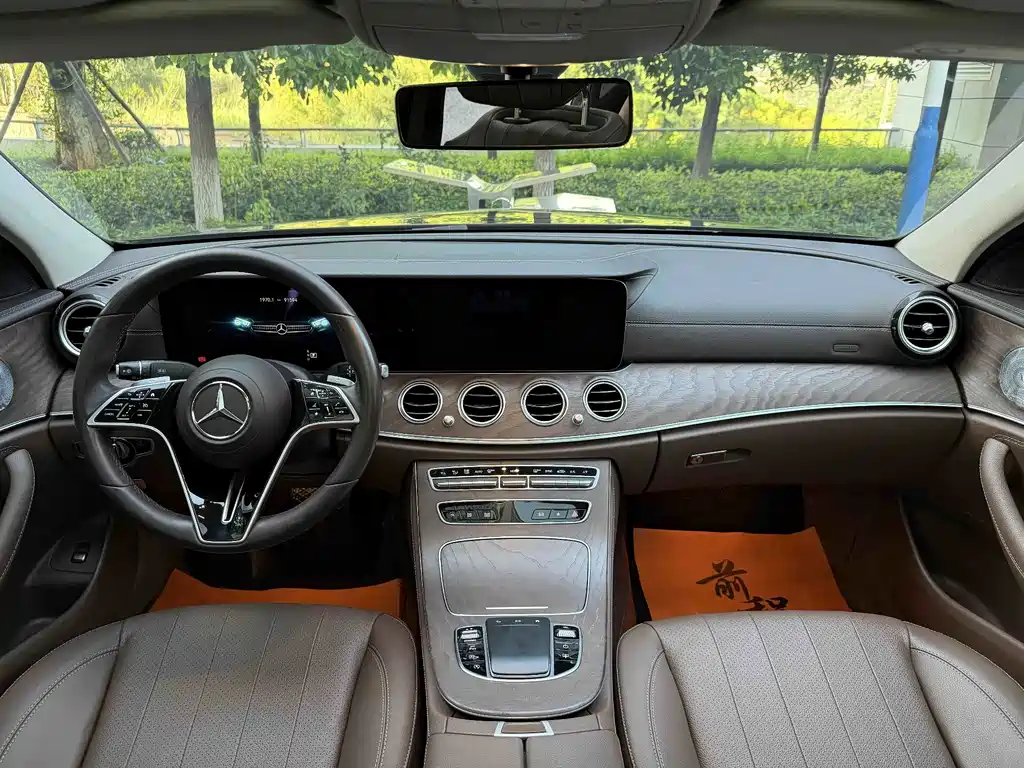 Mercedes-Benz E-Class — миниатюра 5