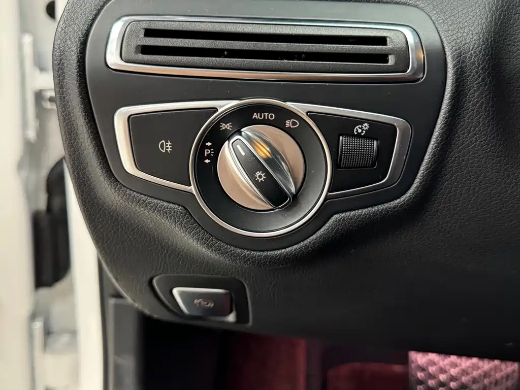 Mercedes-Benz C-Class — миниатюра 12