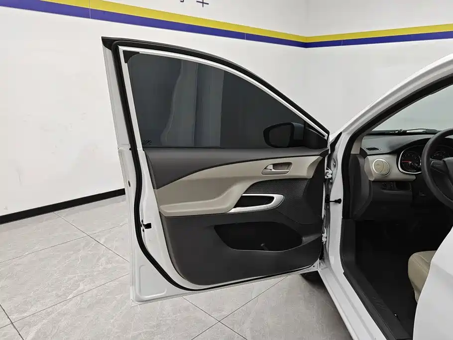 Chevrolet Sail — миниатюра 7