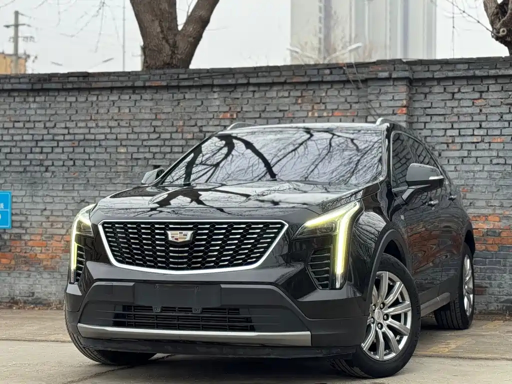 CADILLAC XT4