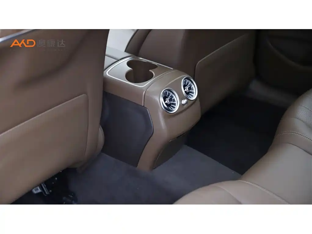 Mercedes-Benz E-Class — миниатюра 9