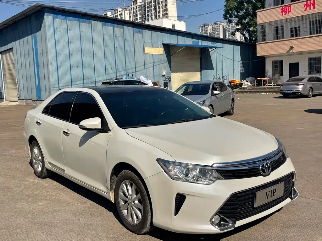Toyota Camry — миниатюра 3