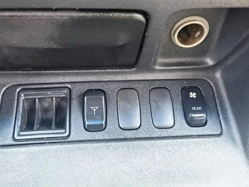 Mitsubishi Pajero (Import) — миниатюра 15