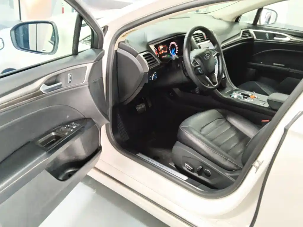 Ford Mondeo — миниатюра 12