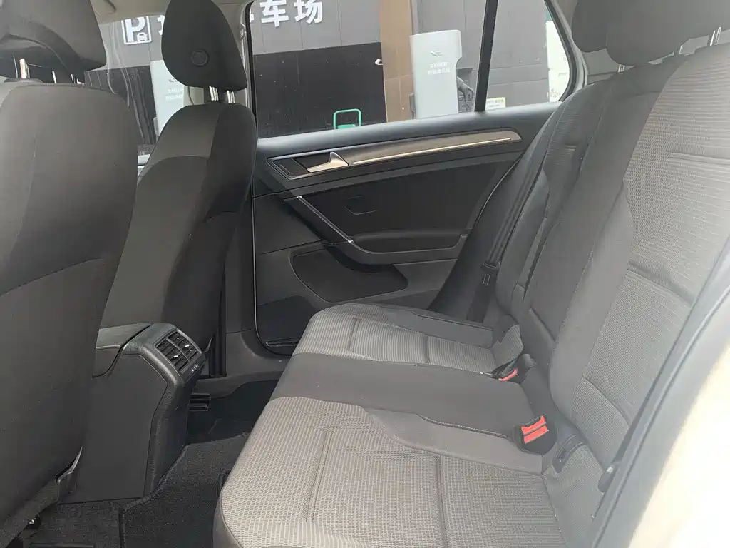Volkswagen Golf 2016 230TSI AT Comfort