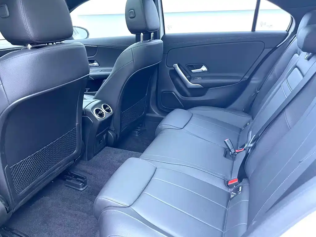 Mercedes-Benz A-Class — миниатюра 6