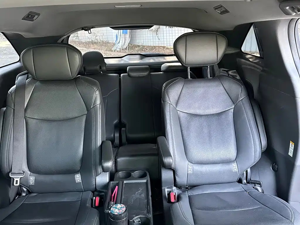 Toyota Sienna — миниатюра 6