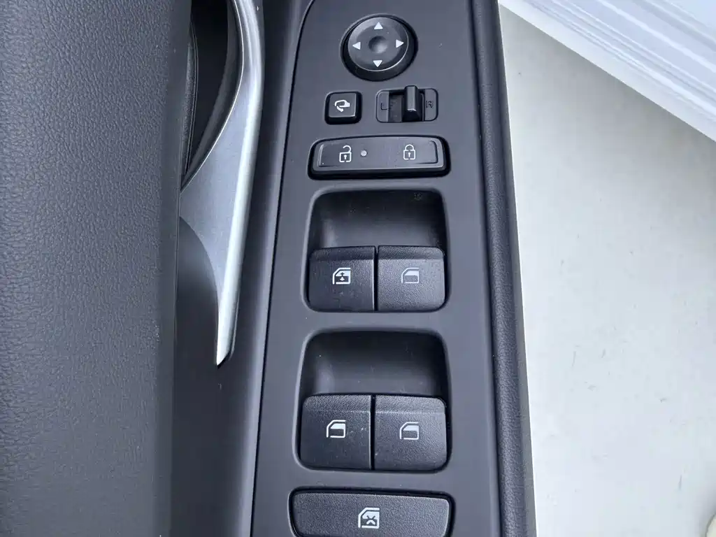 Hyundai Elantra — миниатюра 16